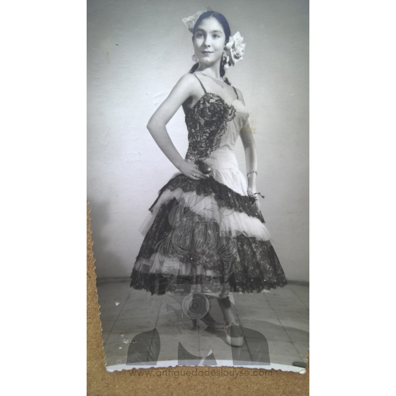 JOVEN  POSE ACTUACIÓN