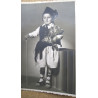 NIÑO CON TRAJE
