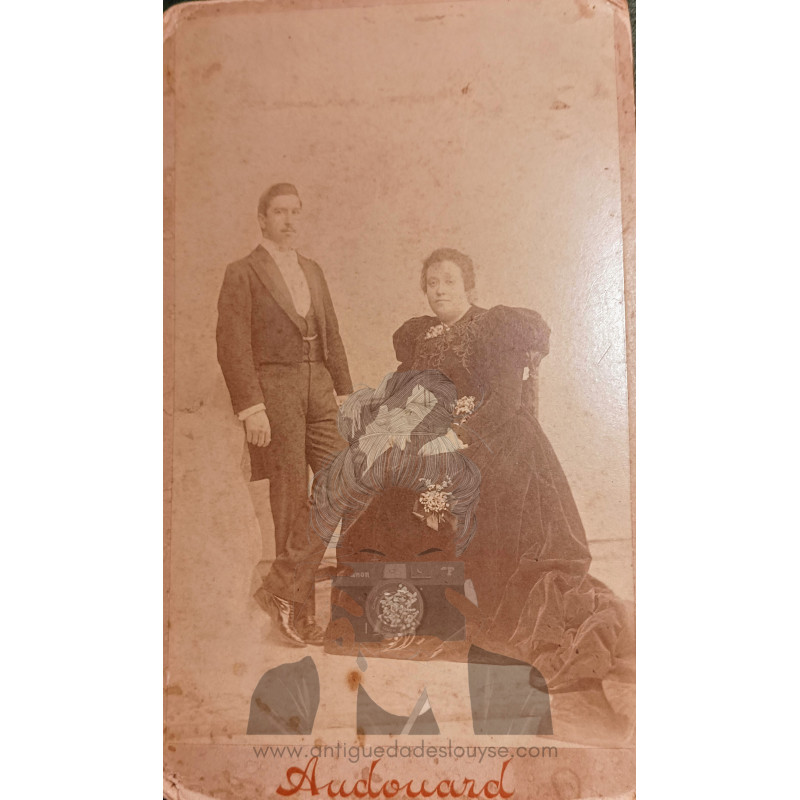 AUDOUARD. PAREJA