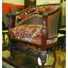 CUATRO AMPLIOS SILLONES LABRADOS CON ADORNOS