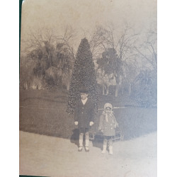 FOTO PAREJA NIÑOS JARDÍN
