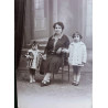 SEÑORA Y DOS NIÑAS