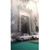 EDIFICIO Y AUTOMÓVILES