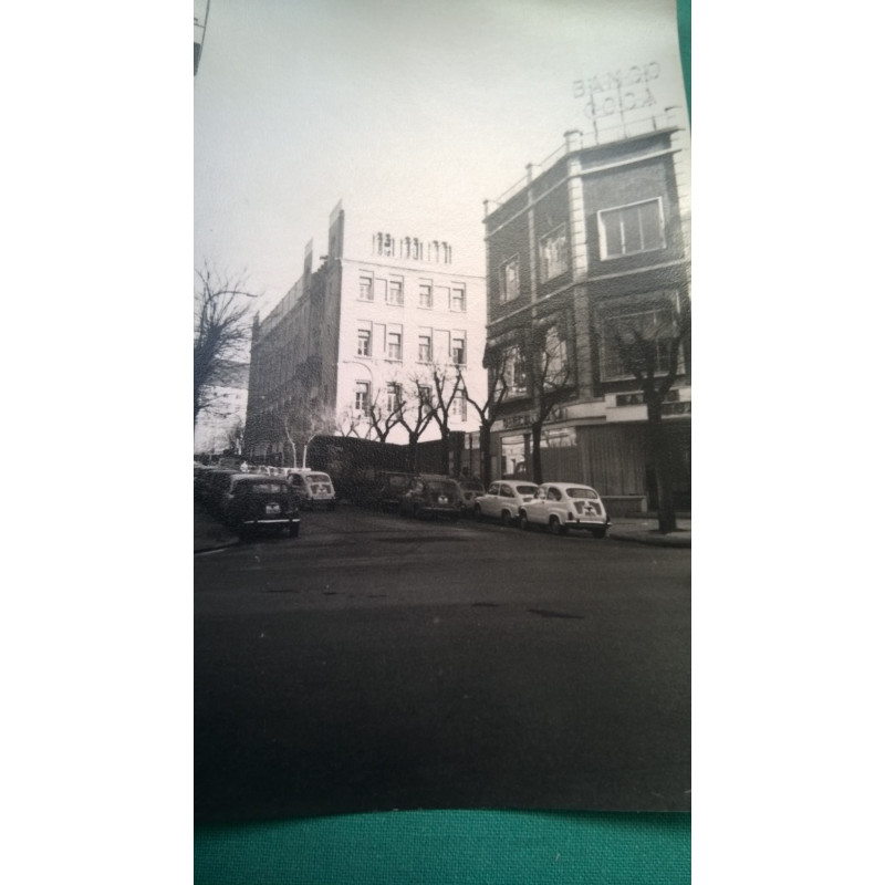 PAISAJE URBANO Y AUTOMÓVILES