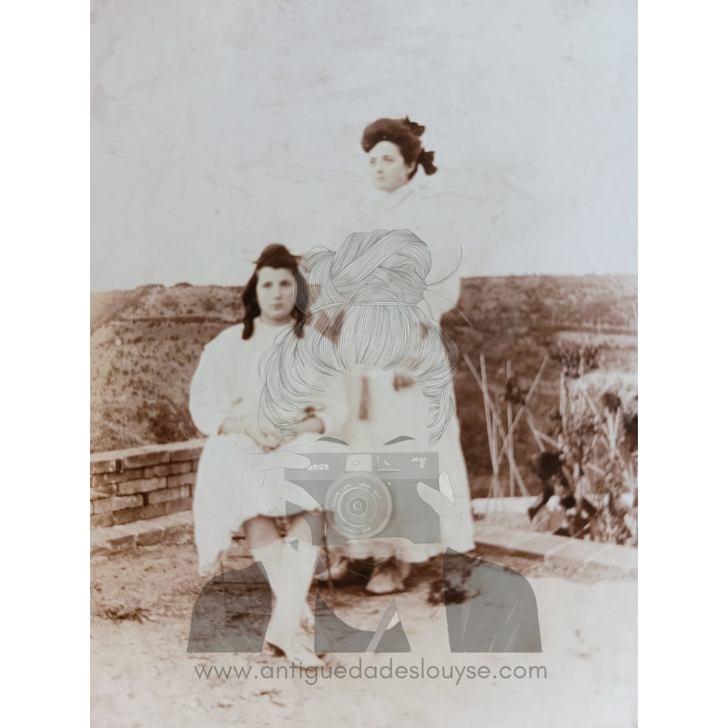 FOTOGRAFÍA 2 CHICAS JÓVENES