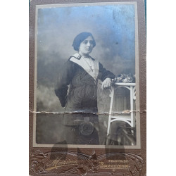 FOTOGRAFÍA DE DAMA JOVEN