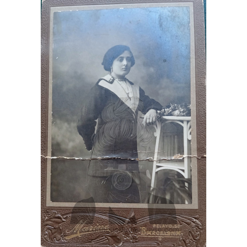 FOTOGRAFÍA DE DAMA JOVEN