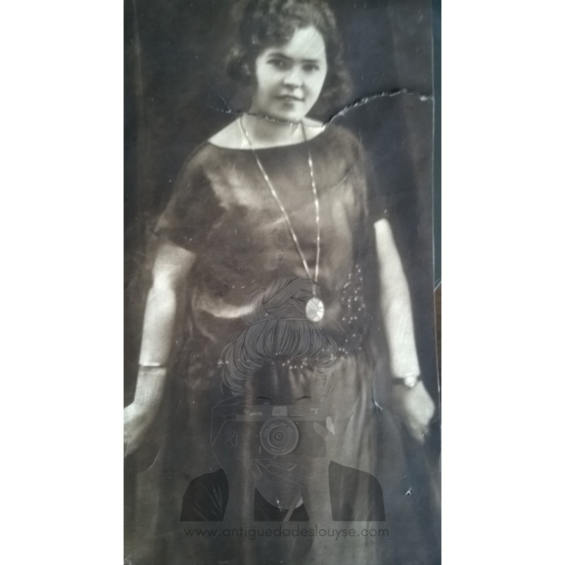 DAMA EN 1932