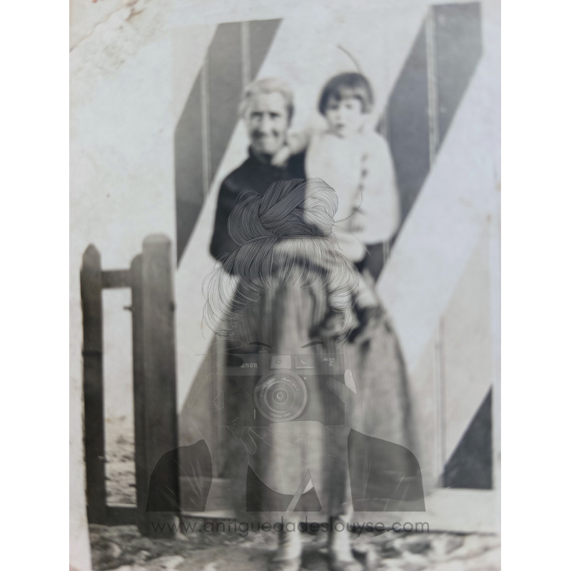 SEÑORA Y  NIÑA AÑOS 20