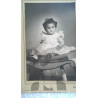 NIÑA SENTADA BUTACA
