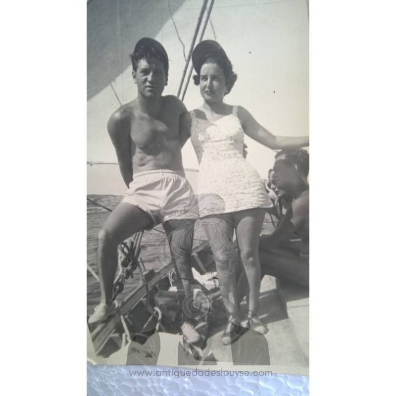 PAREJA EN EL BARCO