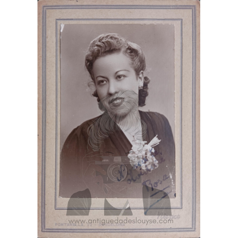 FOTOGRAFIA MUJER ROSA