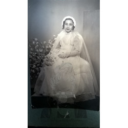 NIÑA VESTIDA COMUNIÓN