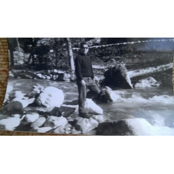 JOVEN EN RÍO