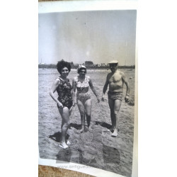 BAÑISTAS EN PLAYA