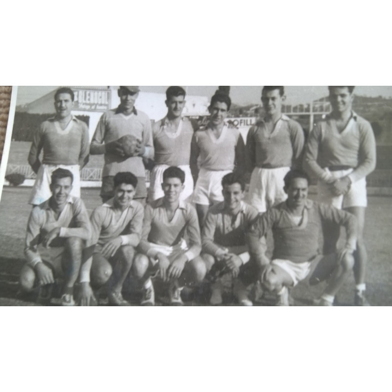 EQUIPO FUTBOL EN ESTADIO