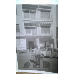 SEÑOR CON COCHE
