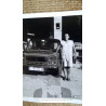 SEÑORA CON AUTOMÓVIL