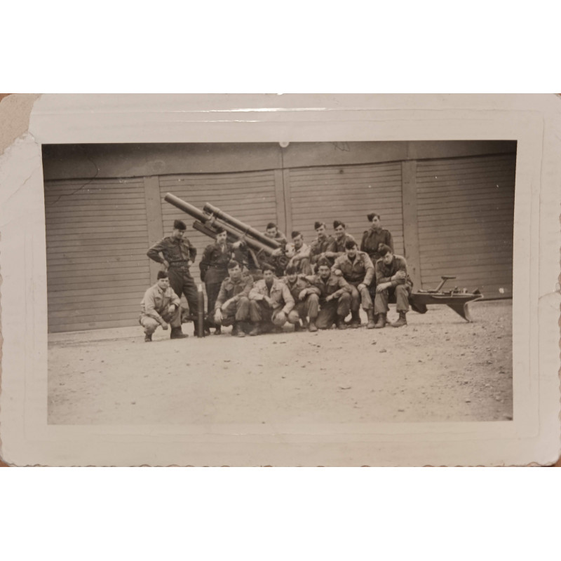 GRUPO DE MILITARES CON LANZADORES