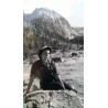 MUJER JOVEN MONTAÑA