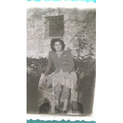 SEÑORA JOVEN AÑOS 40