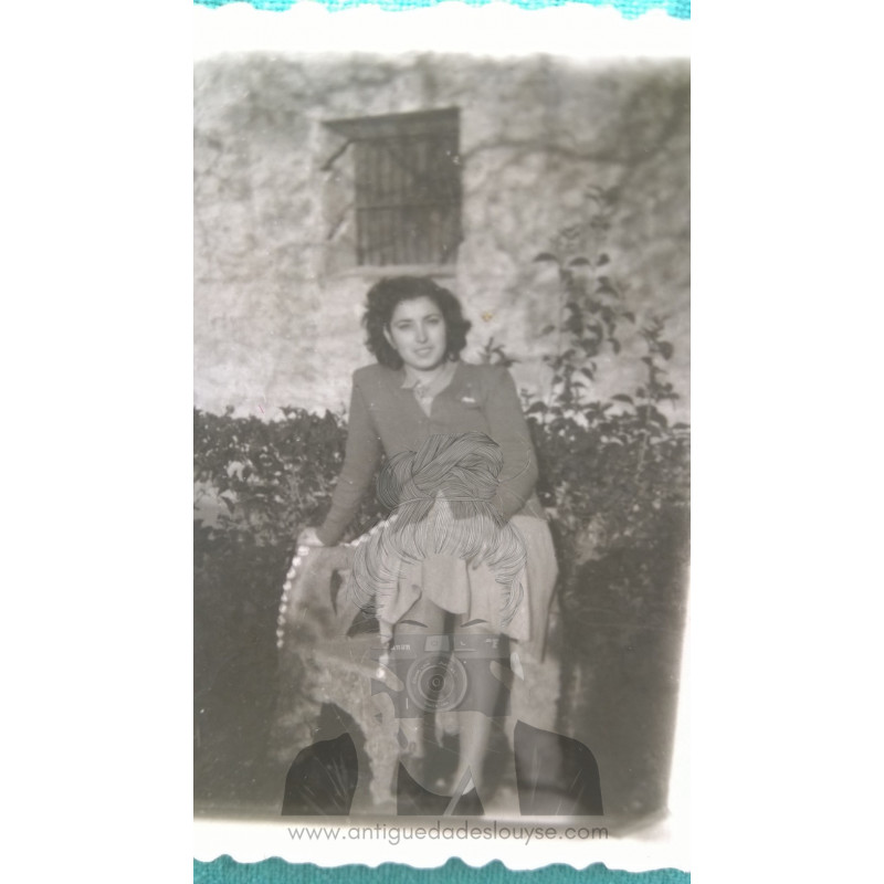 SEÑORA JOVEN AÑOS 40