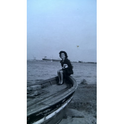SEÑORA EN BARCA