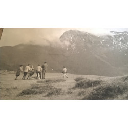 GRUPO EN MONTAÑAS