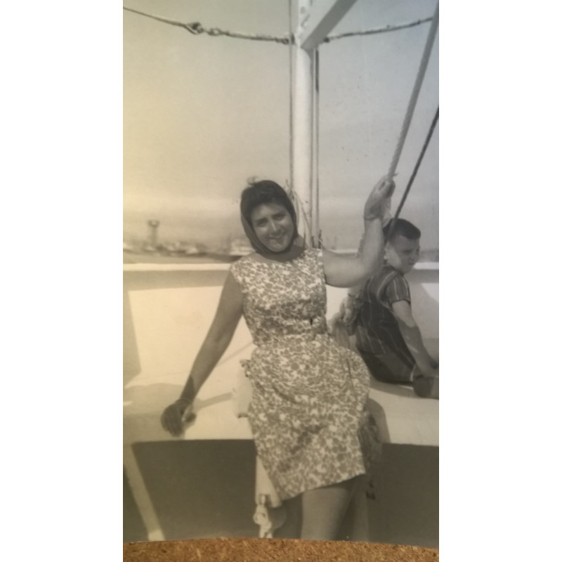SEÑORA EN BARCO