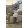 SEÑORA EN LA PLAYA