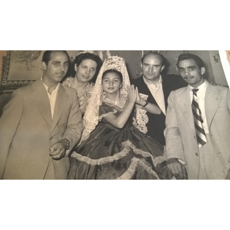 JOVEN ARTISTA Y FAMILIA