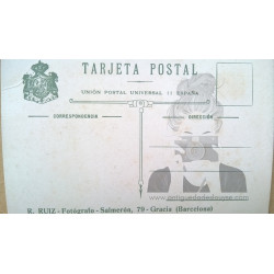 FOTO NIÑA VESTIDO ÉPOCA