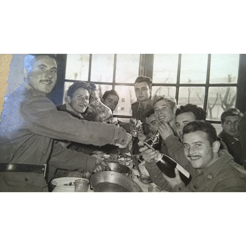 MILITARES EN ALMUERZO.