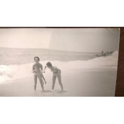 SEÑORAS Y NIÑA