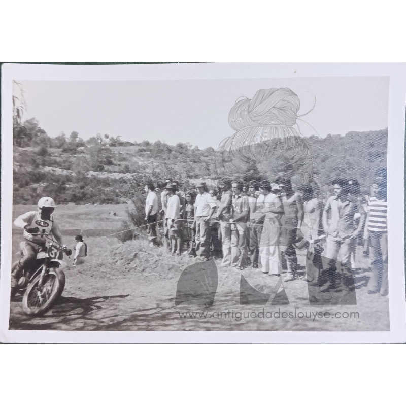 MOTOCROSS Y ESPECTADORES