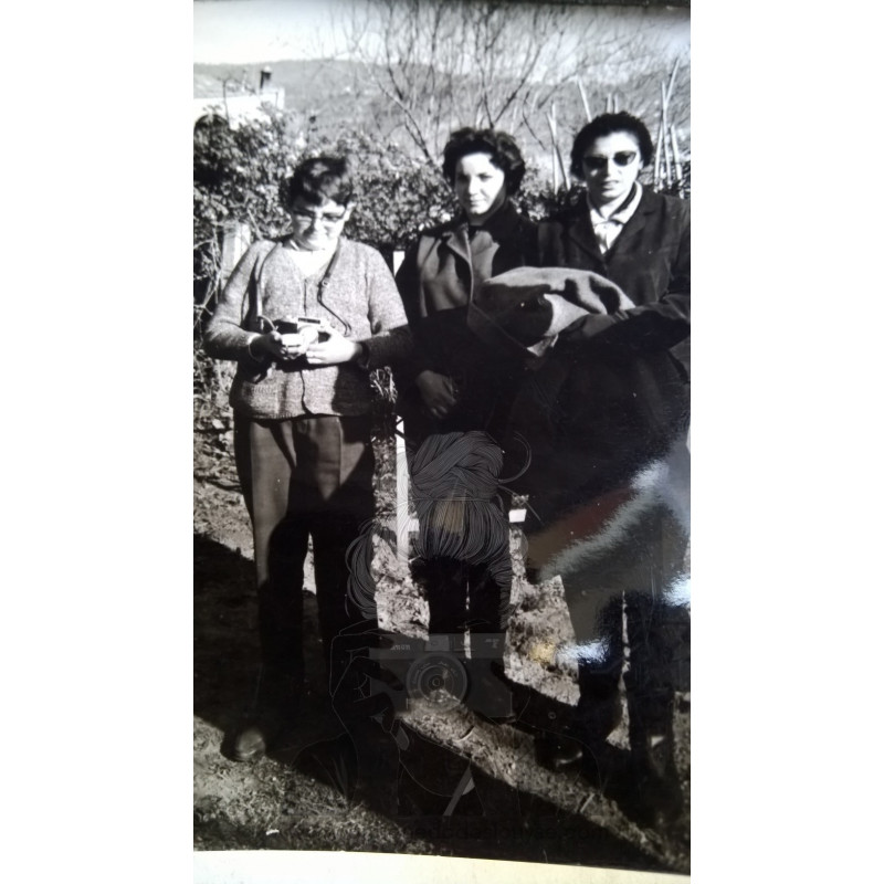 SEÑORAS EN EL CAMPO