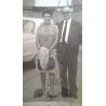 PAREJA CON COCHE