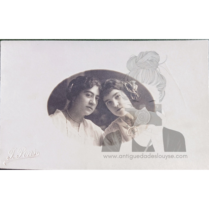 DOS MUJERES EN 1920