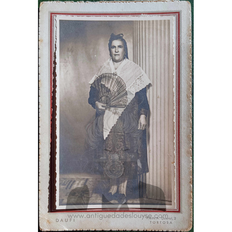 DAMA ATAVIADA AÑOS 1910