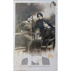 MUJERES JÓVENES