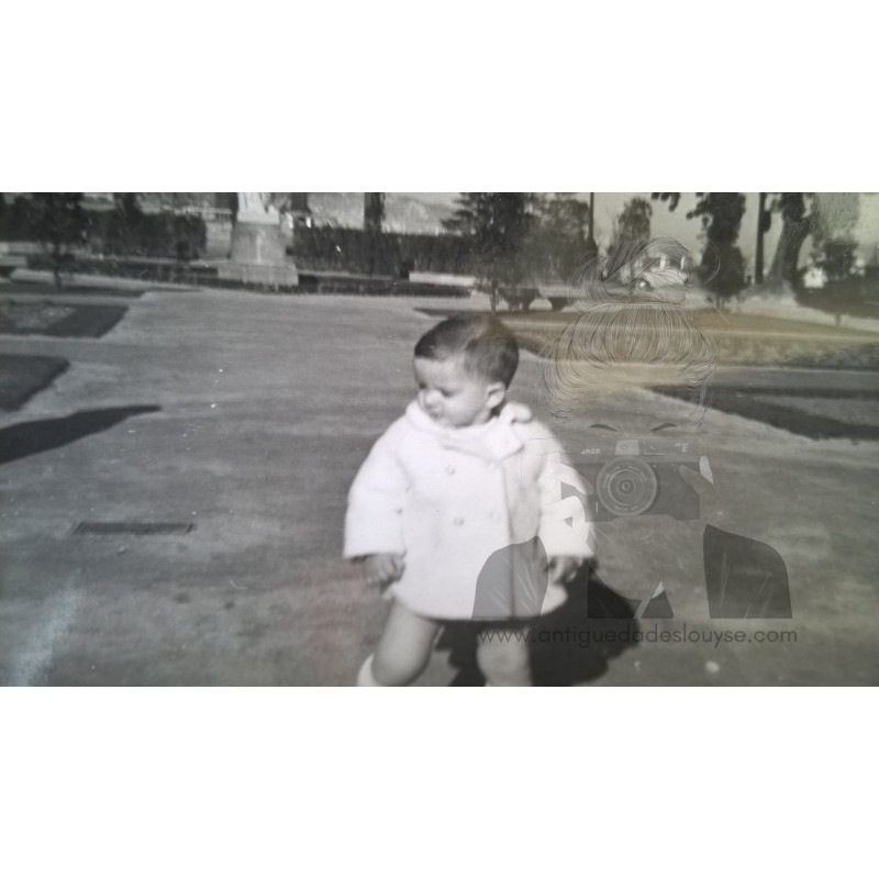 NIÑO EN EL PARQUE