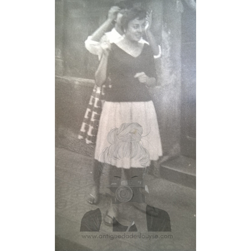 PAREJA DE SEÑORAS EN LA CALLE
