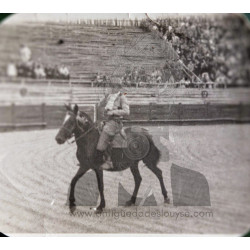 CABALLISTA EN PLAZA TOROS