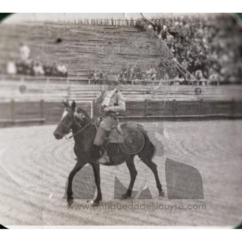 CABALLISTA EN PLAZA TOROS
