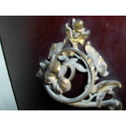 PRECIOSO PIANO  MODERNISTA FECHADO AÑO 1900. ADORNOS EN BRONCE ORIGINAL