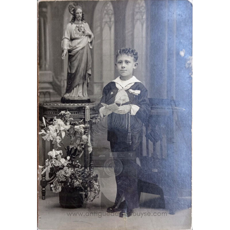 NIÑO EN PRIMERA COMUNIÓN