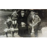 PAREJA Y TRES NIÑOS
