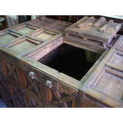 IMPRESIONANTE ARCÓN ANTIGUO COMPLETO. EN HIERRO Y MADERA. COMPARTIMENTOS. LÍNEA PERFECTA