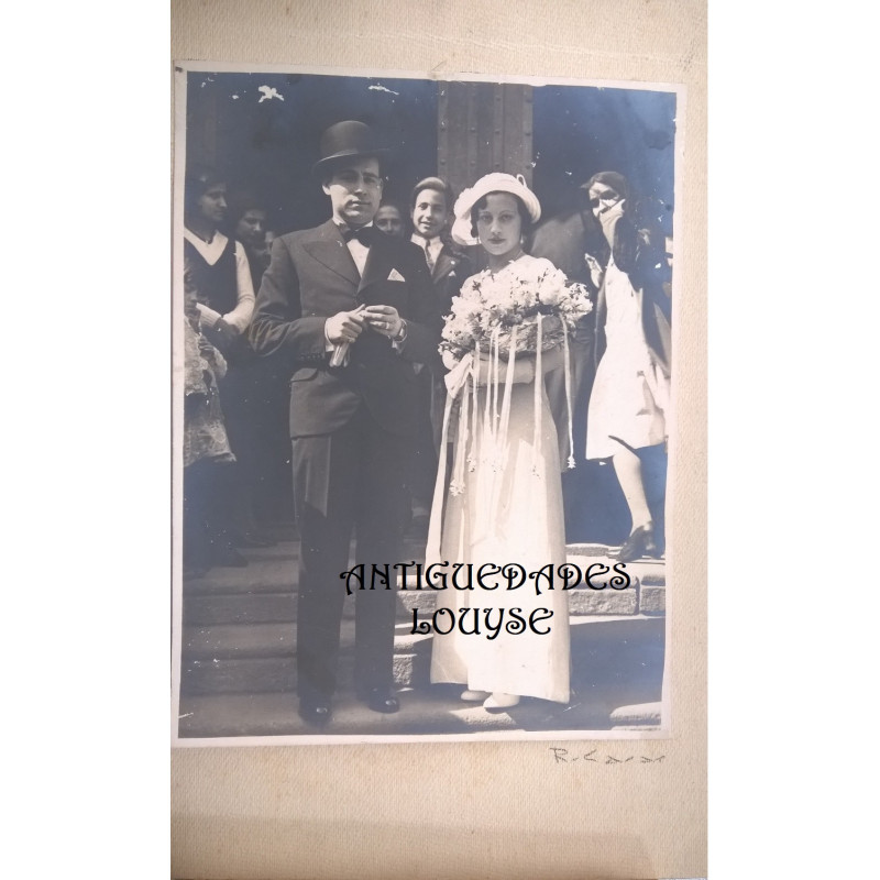 PAREJA  SALIDA DE BODA