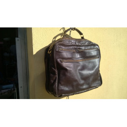 CARTERA DE MANO EN PIEL NATURAL